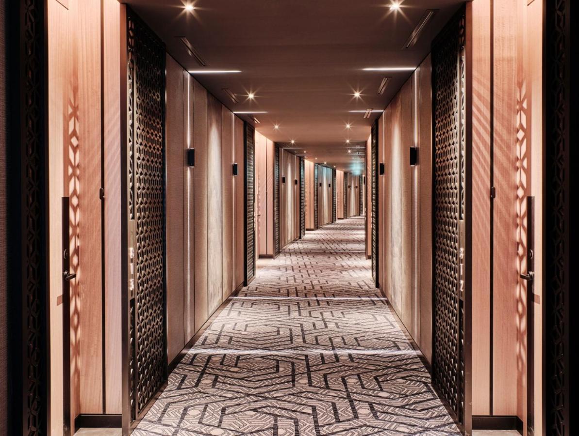 Grand Hyatt Kuwait Hotel Kuwait City Eksteriør billede A corridor at the hotel
