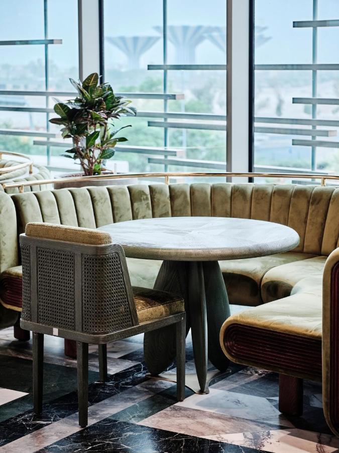 Grand Hyatt Kuwait Hotel Kuwait City Eksteriør billede A table and chair