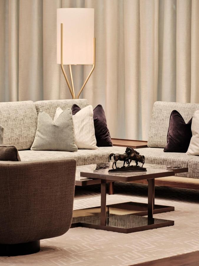 Grand Hyatt Kuwait Hotel Kuwait City Eksteriør billede A living room with a sofa and a coffee table
