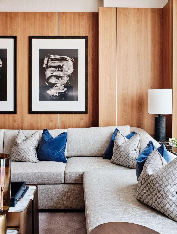 Grand Hyatt Kuwait Hotel Kuwait City Eksteriør billede A sofa with cushions