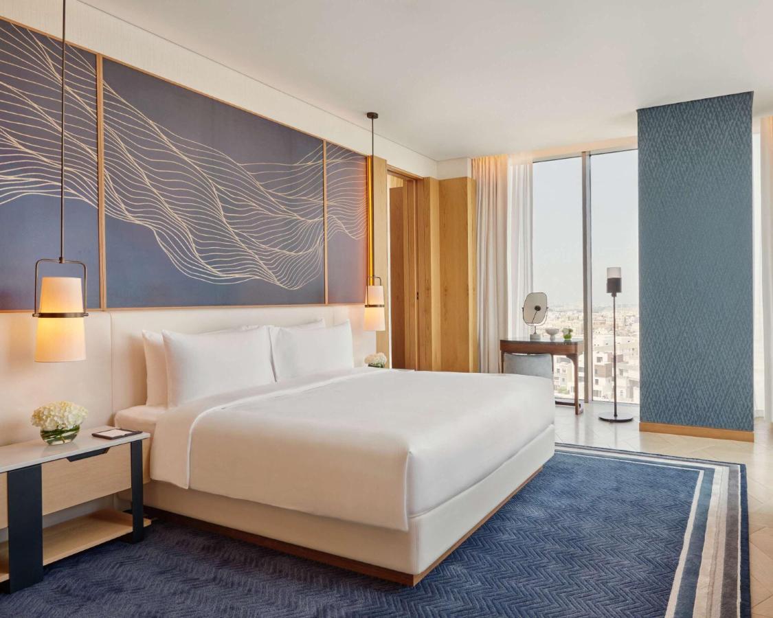 Grand Hyatt Kuwait Hotel Kuwait City Eksteriør billede A bedroom at the hotel