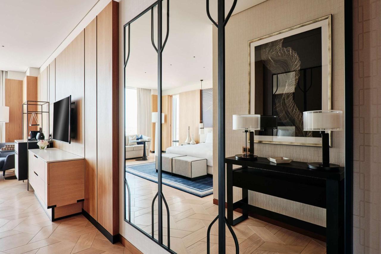 Grand Hyatt Kuwait Hotel Kuwait City Eksteriør billede A suite at the hotel