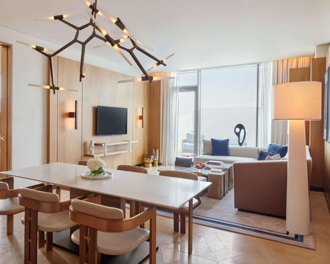 Grand Hyatt Kuwait Hotel Kuwait City Eksteriør billede A suite at the hotel