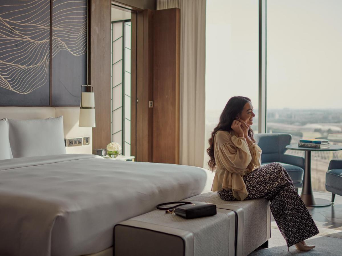 Grand Hyatt Kuwait Hotel Kuwait City Eksteriør billede A guest in a room at the hotel